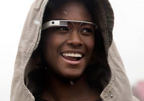Google Glass поступят в продажу уже в 2013 году