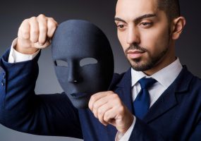 Агентов ЦРУ обязали использовать соцсети