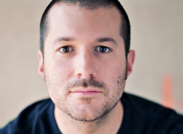 Стив Джобс: «В Apple только у меня больше власти, чем у Джони Айва»