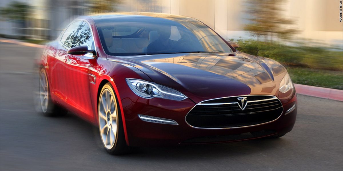 Владельцы Tesla подали на компанию в суд из-за слишком низкой скорости