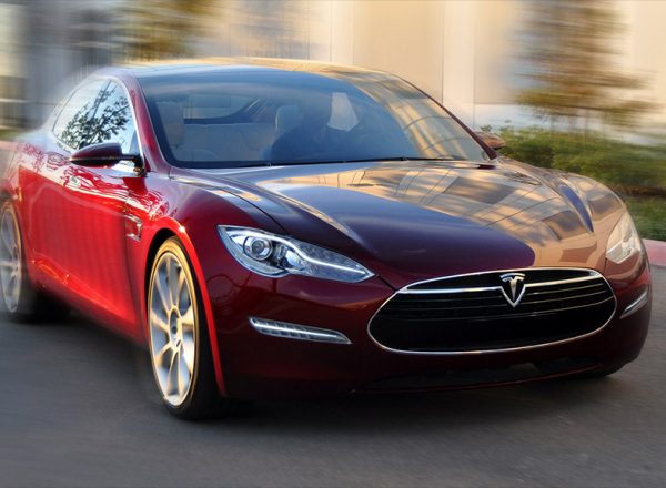 Владельцы Tesla подали на компанию в суд из-за слишком низкой скорости