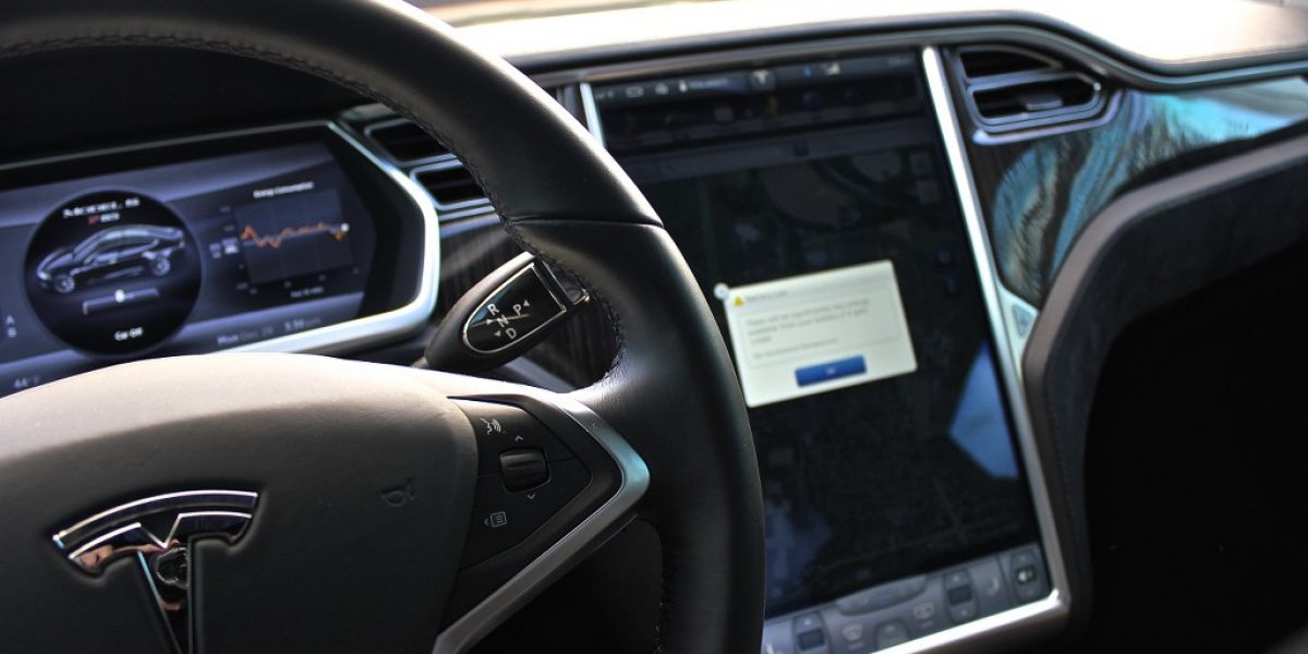Хакеры продемонстрировали удаленный взлом системы Tesla