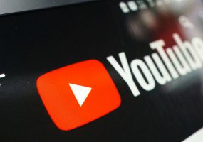 Роскомнадзор потребовал заблокировать «Навальный live» на YouTube
