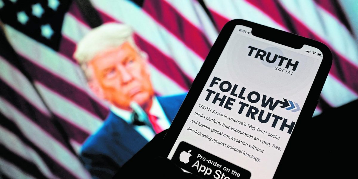 Трамп привлёк $1 млрд в проект по созданию своей соцсети TRUTH Social