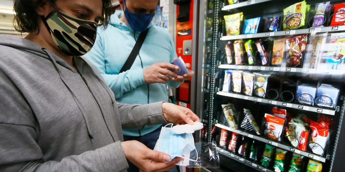 В Японии тестируют систему бесконтактных платежей для оплаты в маске