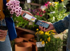 Apple ввели функцию использования iPhone как платежного терминала