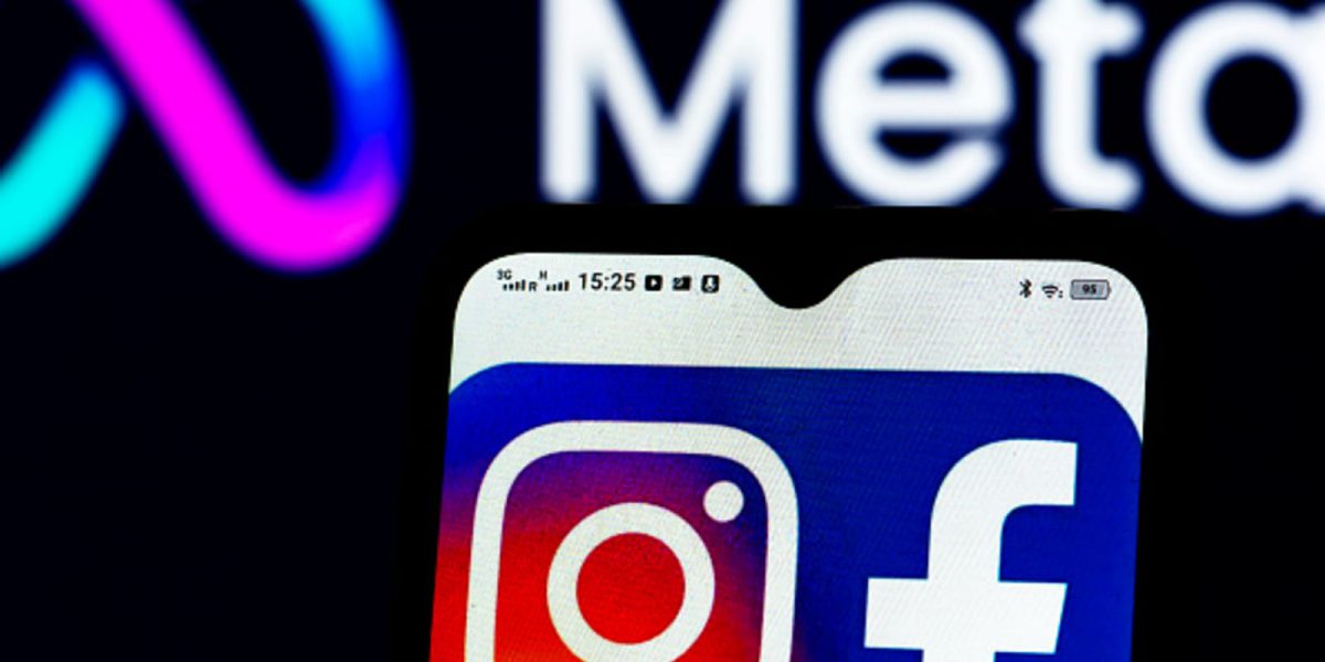 Facebook и Instagram разрешат пользователям угрожать российским военным и президентам России и Белоруссии