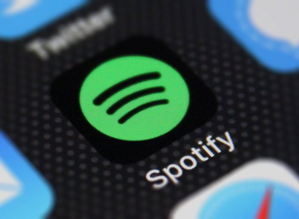 Суд оштрафовал Spotify и Airbnb по 6 млн рублей за отказ локализовать данные россиян