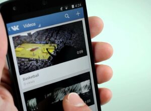 Согласно опросу VK Видео 63% россиян едят за просмотром видео
