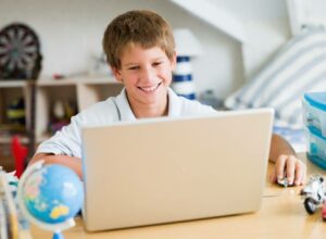 «Яндекс Учебник» представил бесплатную платформу на основе YandexGPT для подготовки к ЕГЭ по информатике
