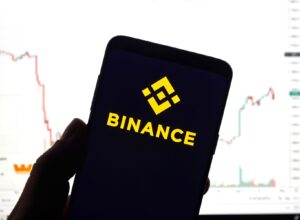 Binance прекращает поддержку операций с российским рублем