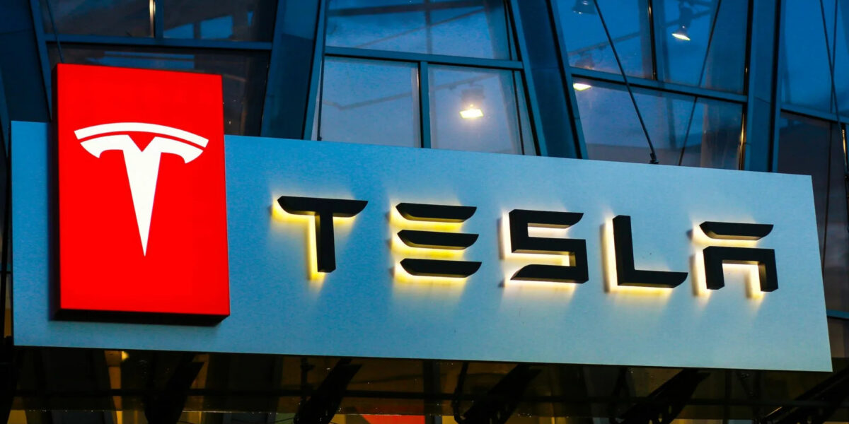 Новый год принес Tesla рекордные $94 млрд потерь капитализации