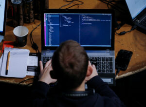 Хакеры атаковали госсектор и отечественные IT-компании через взломанные системы для лифтов