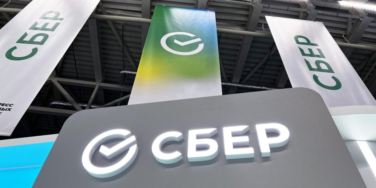 Сбербанк массово сокращает IT-специалистов из-за ИИ