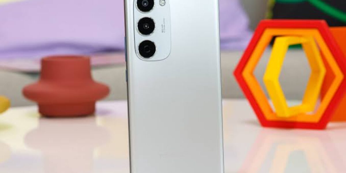 В России в продажу поступил TECNO SPARK 50