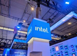Intel сокращает штат подразделения дата-центров на фоне роста выручки