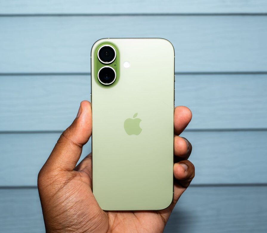 51% россиян не хотят покупать iPhone