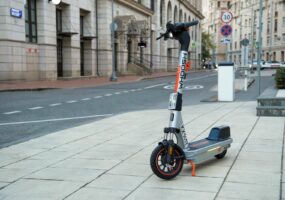 Whoosh и Segway тестируют новый электросамокат в Москве с запасом хода 60 км