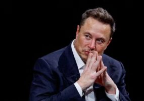 Компании Маска отозвали антимонопольный иск к Apple