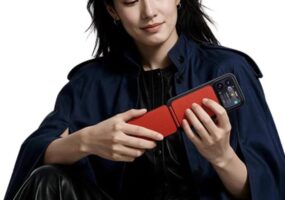Xiaomi представила необычный аксессуар Pocket Guitar для смартфонов