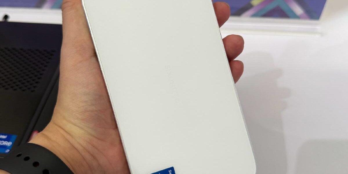 Компьютер Sixunited WB81-H02 с Intel Core 7 и гигабитным Ethernet имеет размер смартфона