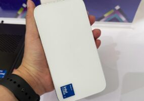 Компьютер Sixunited WB81-H02 с Intel Core 7 и гигабитным Ethernet имеет размер смартфона