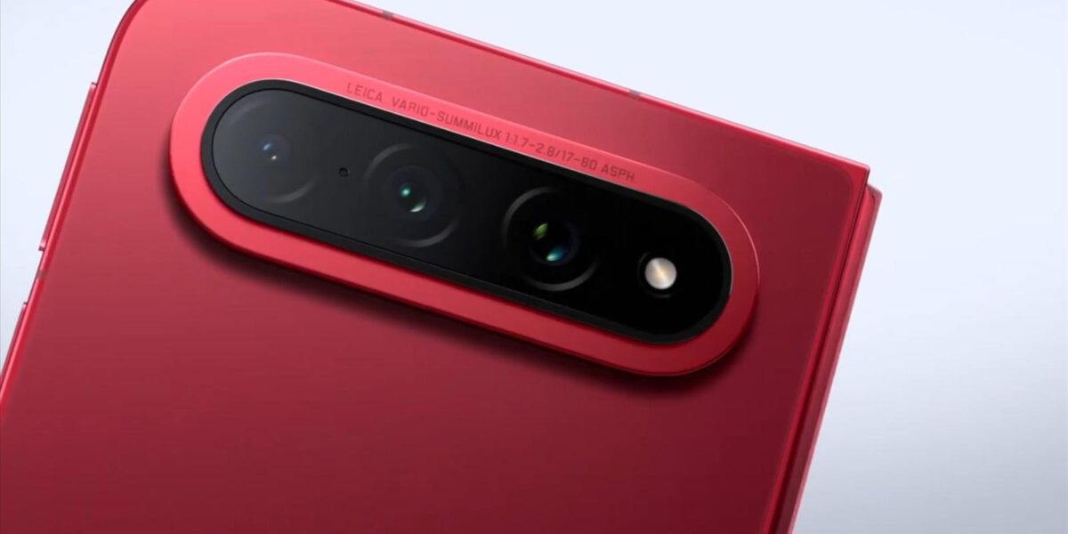 Xiaomi впервые показала свой новый флагман с экраном 5,4 дюйма