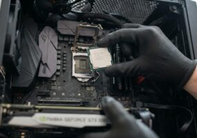 Начальник таможни США менял процессоры Core i7 на Pentium в государственных компьютерах