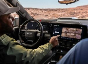 GM возвращает Apple CarPlay и Android Auto в свои автомобили