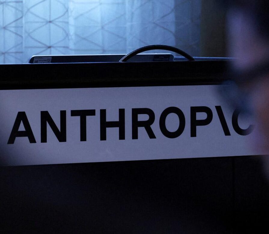 WP узнала о взломе Anthropic стартапом бывших сотрудников ведомства Маска