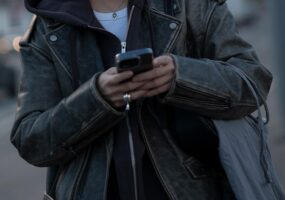 США обвинили TikTok в экспериментах над детьми с опасным контентом