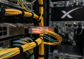 SpaceX может начать производить оптоволокно