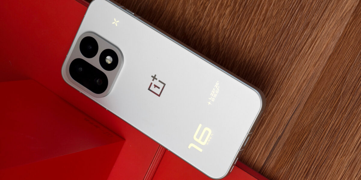 OnePlus 16 показали вживую до выхода