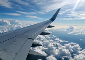 SpaceX и easyJet внедрят спутниковый интернет Starlink на борту самолётов